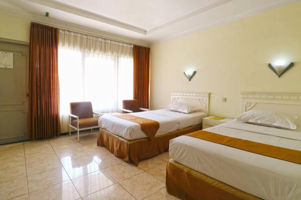 Hotel Tanjung Σουραμπάγια Εξωτερικό φωτογραφία