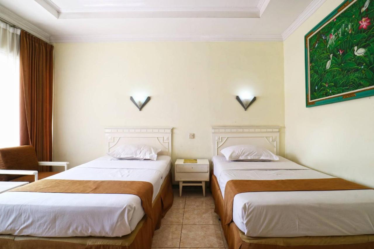 Hotel Tanjung Σουραμπάγια Εξωτερικό φωτογραφία