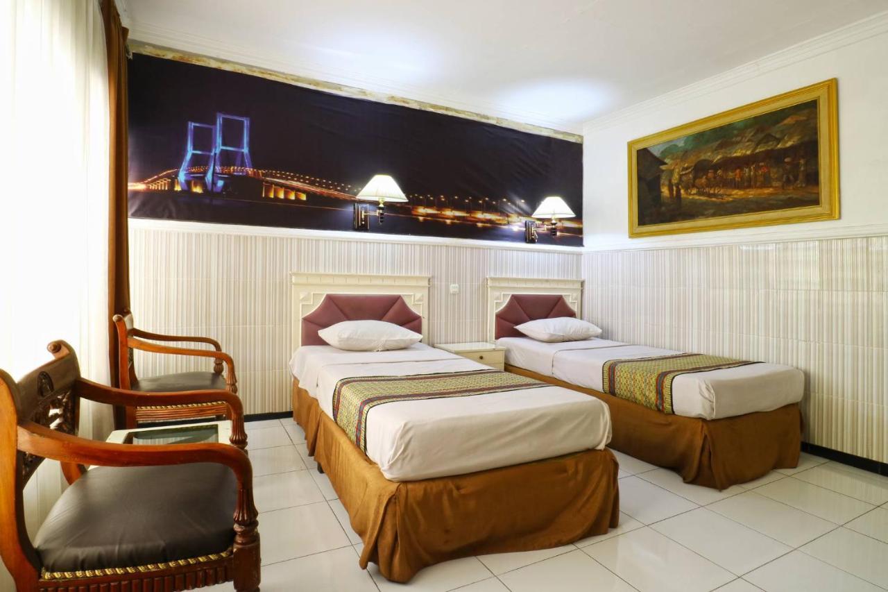 Hotel Tanjung Σουραμπάγια Εξωτερικό φωτογραφία